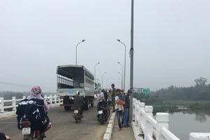 Nam thanh niên mất tích nghi nhảy cầu