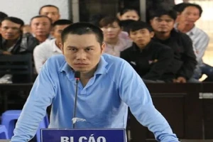 Lãnh án vì cầm dao đến quán cà phê chém người