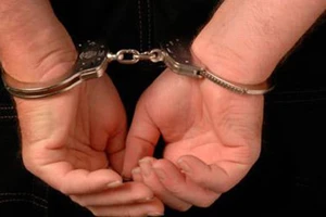 Bị truy tố vì 'quan hệ' với người yêu nhí trong nhà nghỉ