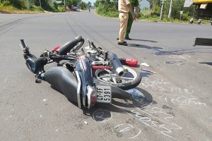 2 học sinh lớp 11 thương vong sau va chạm với xe tải