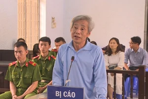 Cựu hiệu trưởng lừa chạy việc lãnh 14 năm tù