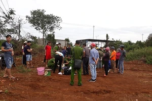 Xót xa bé sơ sinh tử vong bị bỏ trong thùng rác