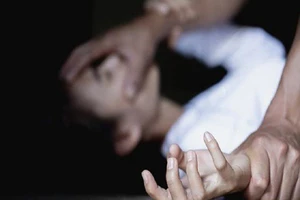 Đi học về, bé gái 11 tuổi bị bịt miệng kéo vào rẫy cà phê 