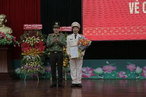 Trao quyết định bổ nhiệm tân giám đốc Công an Đắk Lắk