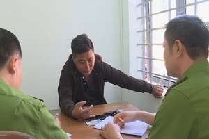 Bắt khẩn cấp người giả danh công an trấn lột con nghiện 