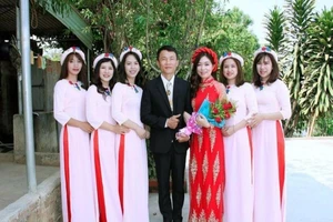 “Thông báo khẩn' hoãn cưới ngừa dịch bệnh của cặp đôi KonTum 