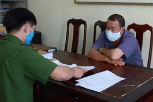 Xé biên bản, đánh công an vì bị kiểm tra quán cà phê