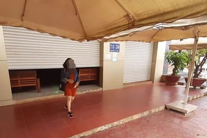 Quán cà phê bị phạt vì kinh doanh khi dịch