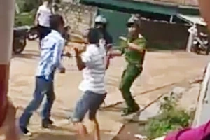 Gần 10 năm tù cho bị cáo cướp xe, đánh cảnh sát