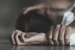 Dụ dỗ thiếu nữ đi thăm rẫy để hiếp dâm