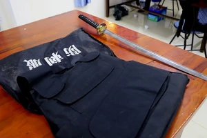 Lựu đạn, áo giáp trong nhà kẻ tàng trữ ma túy