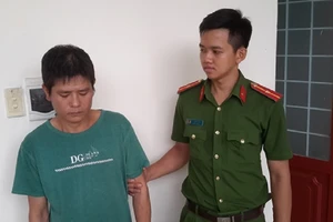 Chồng hờ gây thương tích 3 con riêng của vợ 