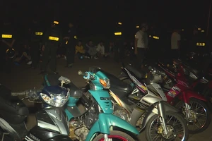 Cảnh sát ngăn chặn hàng chục người đua xe trái phép