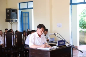 Cựu chủ tịch xã đề nghị đổi KSV, triệu tập giám định viên