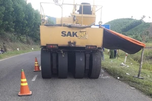 1 công nhân làm đường bị xe lu tông tử vong