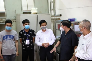 Đắk Lắk:Thăm hỏi lực lượng phòng chống dịch ở khu cách ly 