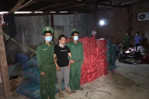 Xây hầm giấu pháo nổ thì bị phát hiện