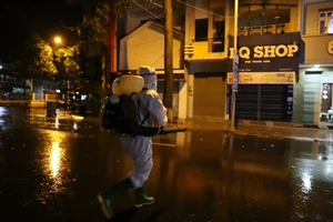 Ảnh: Cận cảnh tháo dỡ 4 khu phong tỏa ở Đắk Lắk