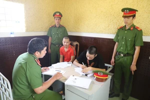 Bắt nhóm làm giả giả hơn 400 Giấy phép lái xe