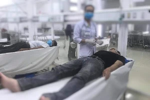 2 cảnh sát đánh nhau, một người bị vỡ xương hàm