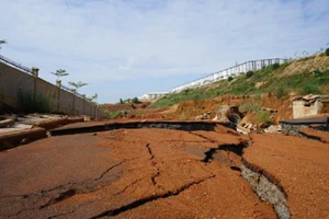 Dự án gần 1.000 tỉ đồng bị sụt lún nghiêm trọng