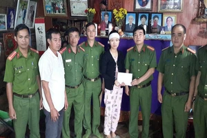 Vợ nạn nhân vụ Thủy điện Rào Trăng 3 nhận lại tiền bị lừa