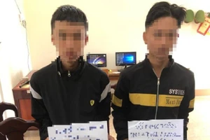 Võ Ngọc T. và Nguyễn Văn T. tại cơ quan điều tra. Ảnh: AĐ