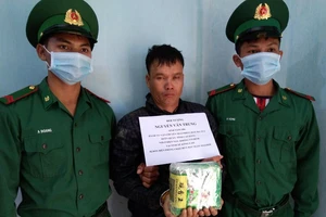 Nguyễn Văn Hùng bị bắt giữ để điều tra. Ảnh: HN