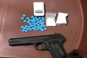 Phát hiện súng K54 trong nhà kẻ tàng trữ ma túy