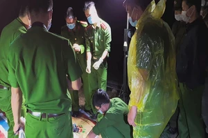 Thi thể 1 người đàn ông nổi trên sông