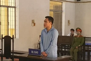 Giả người giao trà sữa, sát hại mẹ của bạn gái