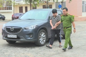 Võ Hoài Thiện bị bắt để phục vụ điều tra. Ảnh AĐ