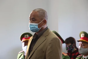  Cựu bí thư giết người, đốt xác bình tĩnh trước tòa