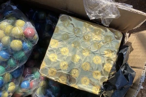 Chở pháo nổ đi bán, 2 người bị bắt giữ