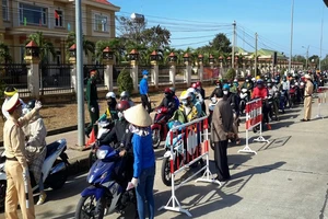 Cách ly tại nhà vẫn 'vô tư' qua hàng xóm, họ hàng chơi