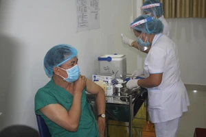 Gia Lai: 61 người đầu tiên được tiêm vaccine COVID-19