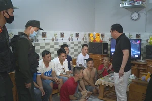 Tạm giữ 21 người đánh bạc, thu giữ hơn 300 triệu đồng