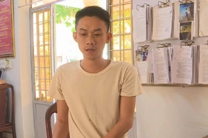 Bị bắt vì ném đá xe tải