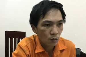 Vợ chồng mâu thuẫn, bố đổ xăng lên người 2 con dọa đốt