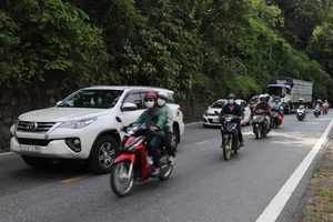 Gia Lai kiến nghị thu hồi thẻ ‘luồng xanh’ với xe chở người trái phép