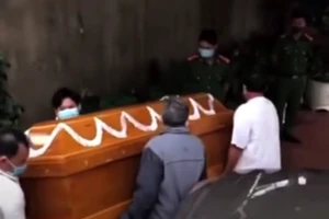 Đắk Nông: Nhóm người khiêng cả quan tài đến tận nhà đòi nợ