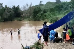 Tìm thấy thi thể 1 phụ nữ rơi xuống suối 