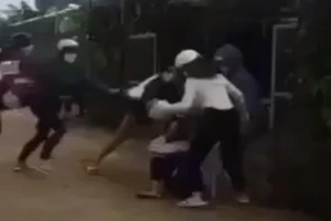 Tạm giữ hình sự 4 cô gái liên quan vụ đánh hội đồng nữ sinh cấp 3