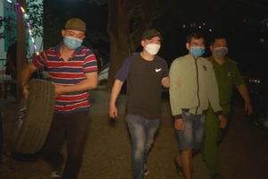 Bắt nghi phạm trộm 4 bánh xe ô tô