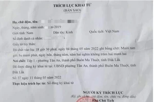 Bất thường vụ mẹ khai tử cho con trai còn sống