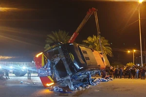 13 người bị thương sau cú va chạm giữa xe khách và xe tải