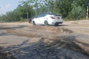 Đường ngàn tỉ càng sửa càng hư ở tỉnh Bình Định