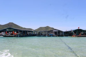 Bình Định yêu cầu xử lý nghiêm các bè nổi hoạt động trái phép