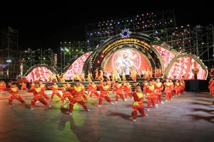 Hàng ngàn võ sư tham gia liên hoan quốc tế võ cổ truyền Việt Nam