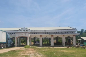 Xây chợ để đáp ứng tiêu chí nông thôn mới rồi… bỏ hoang